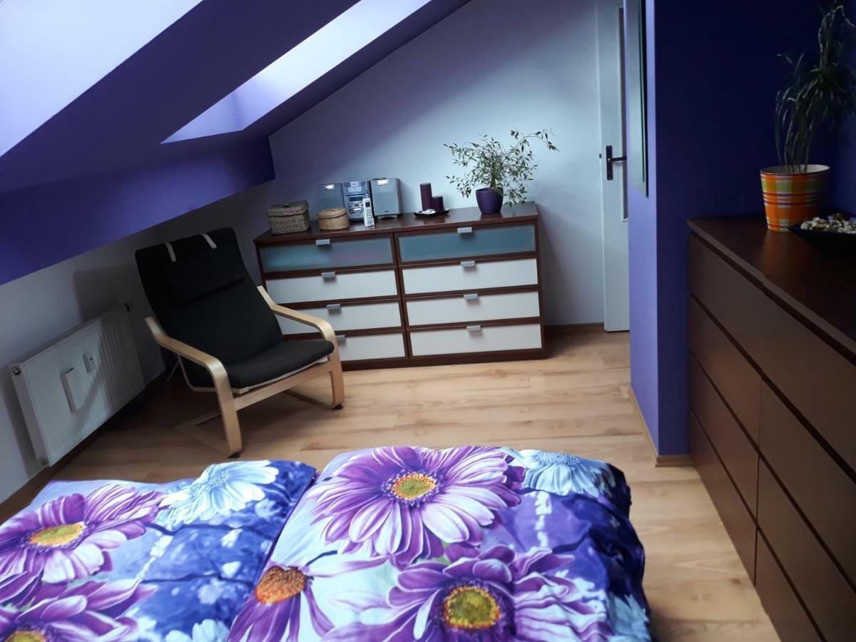 Sunny Two-Story Apartment Kyje 프라하 외부 사진